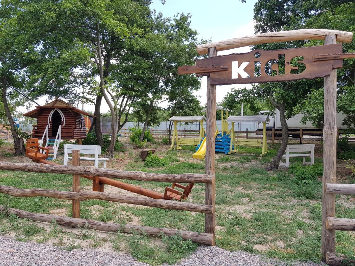 Liman Park Eco Hotel Stara Zbur'yivka Buitenkant foto
